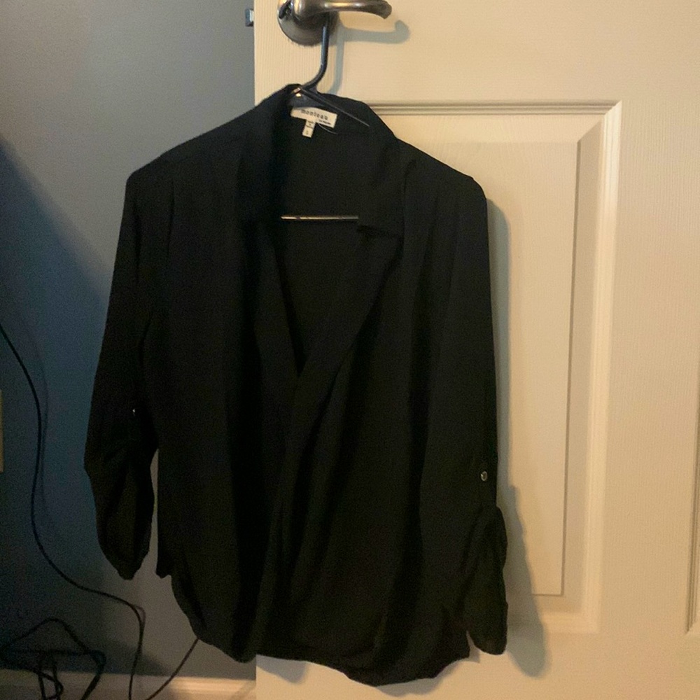 Colored black low V neck long sleeve shirt
